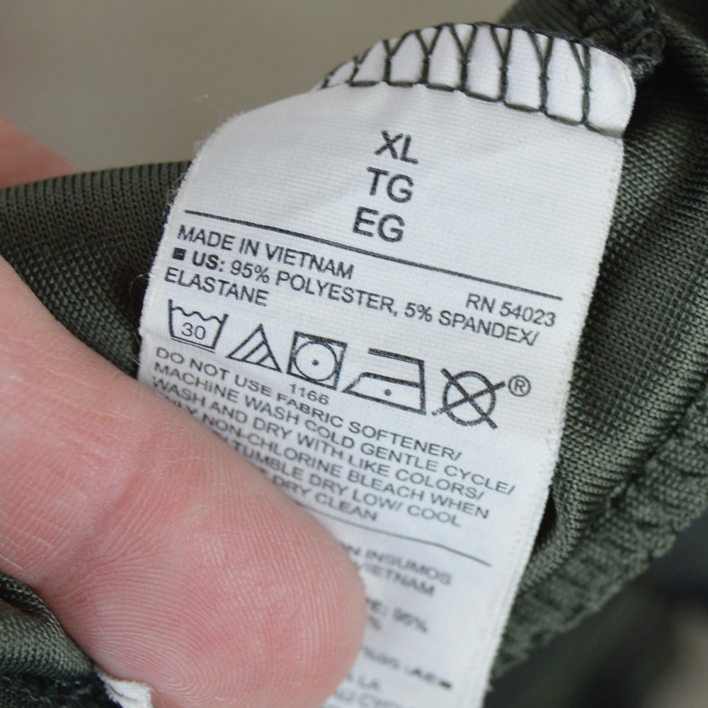 Old Navy‎ Relaxed Breathe ON Twist-Hem Cropped Top, Green Camo - Size XL 483333 - Picture 5 of 7